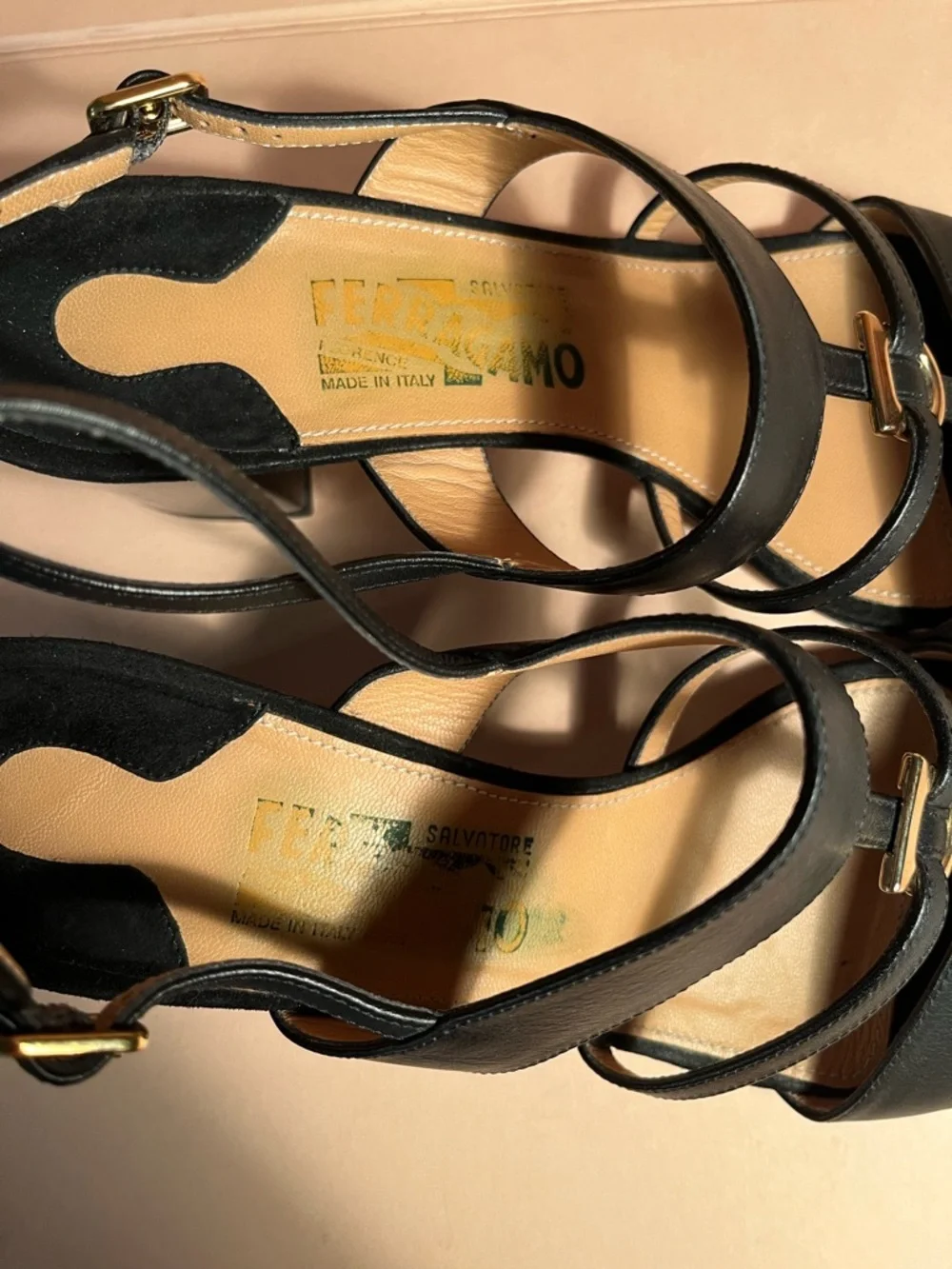 SALVATORE FERRAGAMO heels size 9